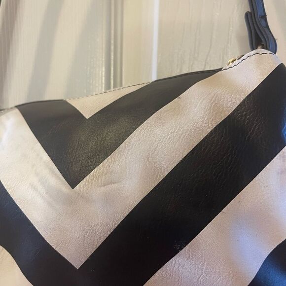 Betty Boop black and white crossbody/shoulder bag with Rhinestones studs. - Picture 5 of 14